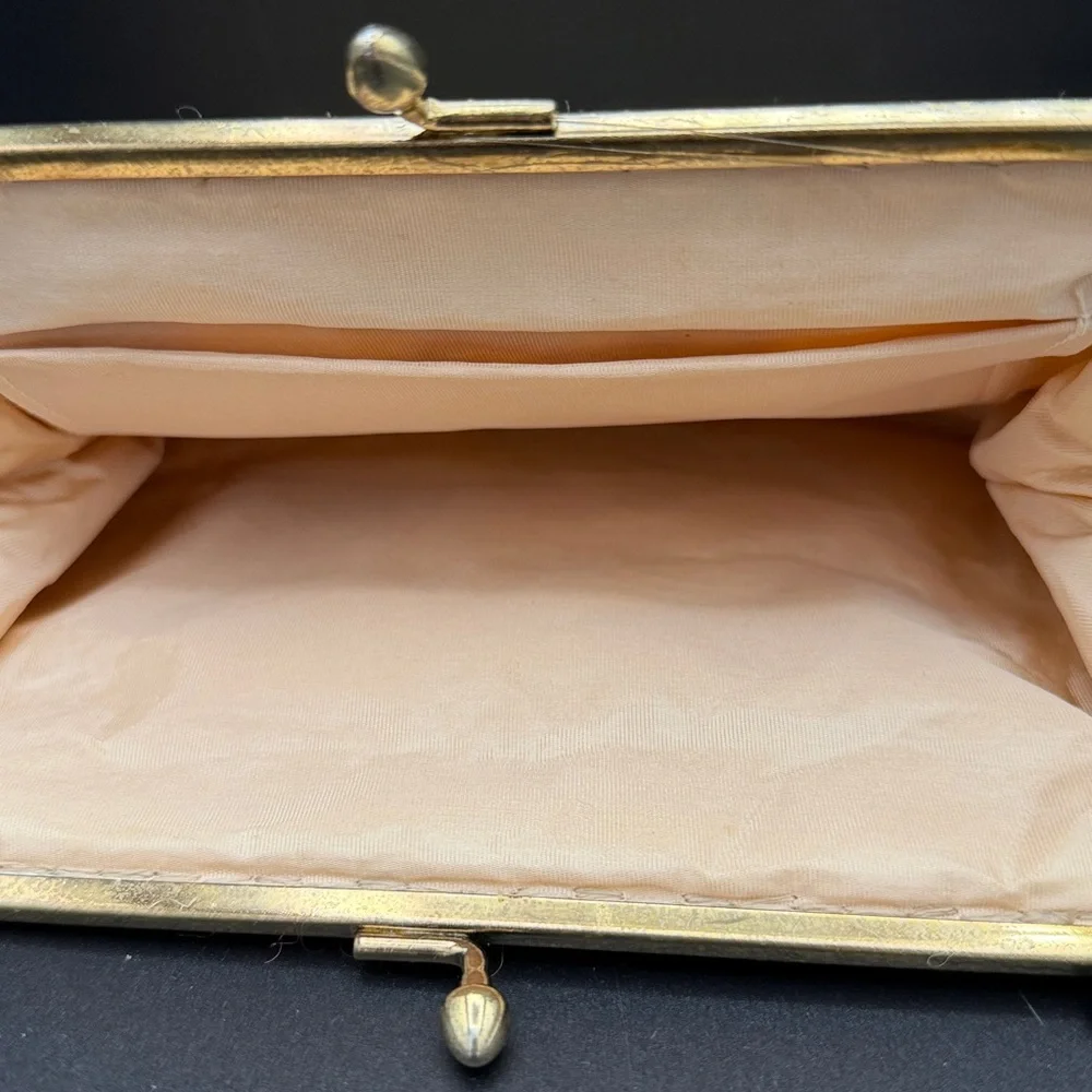 Floral Embroidered Clutch - Picture 6 of 9